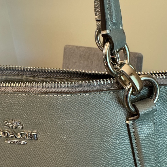 *SOLD* Coach Handbag - Tote - Picture 4 of 9